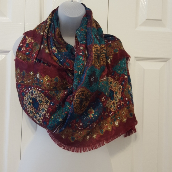 Accessories - Absolutely beautiful vintage print wrap/shawl